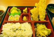天ぷら弁当 「リトル呑ん気」限定人気メニュー（１9０ペソ）