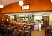 click to zoom image 地元のフィリピン人にも人気のクロスロード店の店内