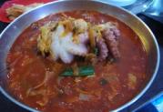 click to zoom image スパイシーヌードル(フレッシュ麺使用、タコ丸ごと入ってます)
