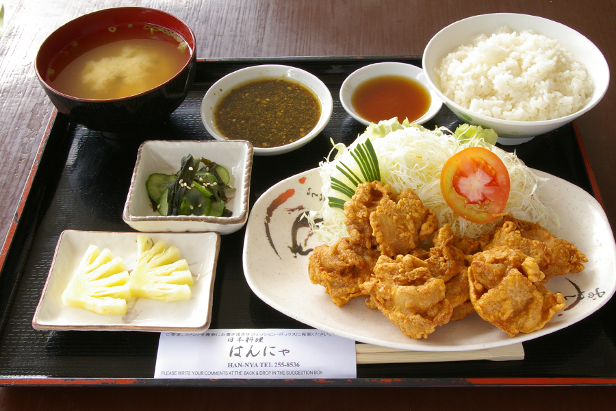 日本食レストランの「はんにゃ」定食