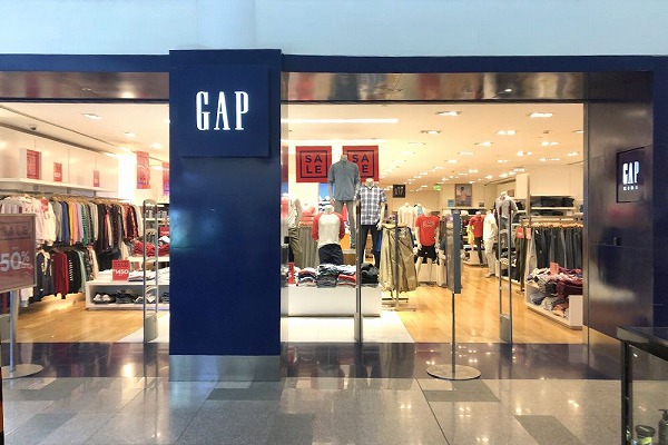 アヤラモールのgap正面