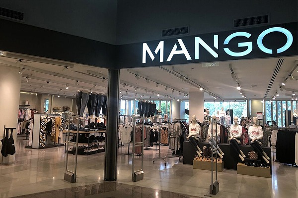 アヤラモールのmango正面