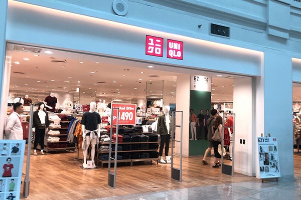 アヤラモールのuniqlo正面