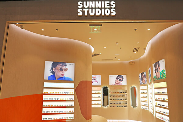 SUNNIES STUDIOS & FACEの外観