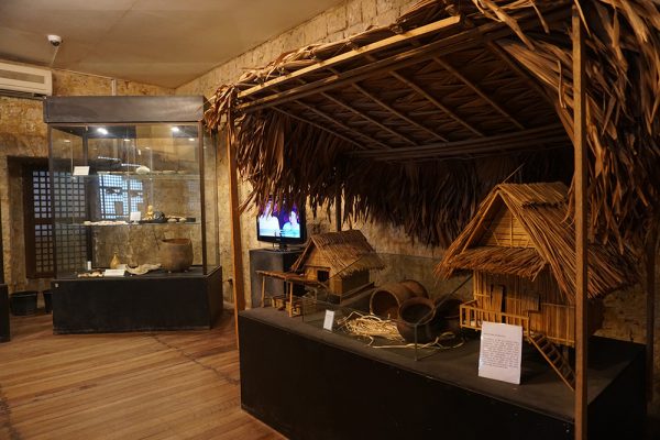 セブ市内観光ツアー、スグボ博物館の館内1