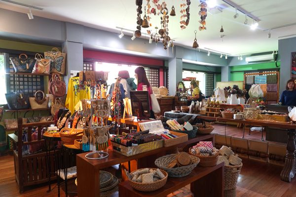 セブ市内観光ツアー、カサゴロルド邸のお土産屋さん