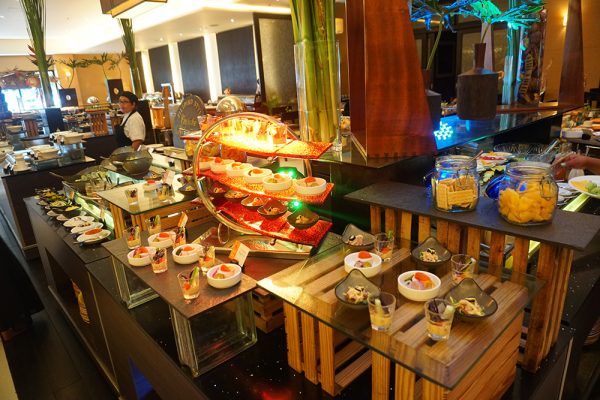 セブ市内観光ツアー、ビュッフェの料理