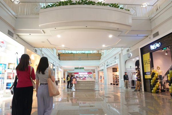 セブ市内観光ツアー、アヤラモールの中