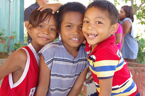 フィリピン人の子供達