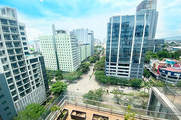 高層ビルから見えるビジネス街の景色