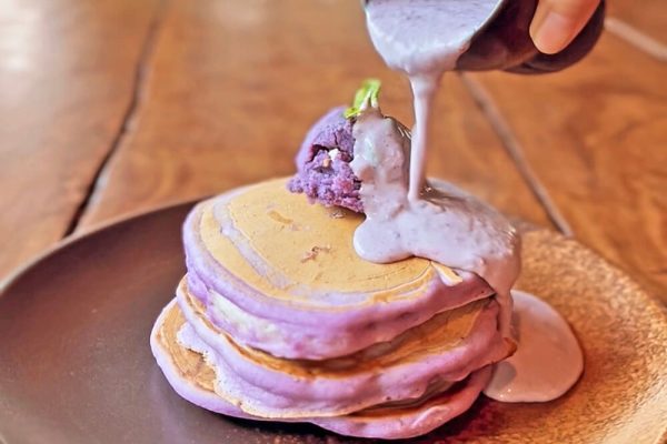 セブ島ダインの紫芋（ウベ）のパンケーキ