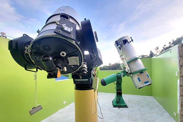 セブ天体観測所の反射鏡、望遠鏡